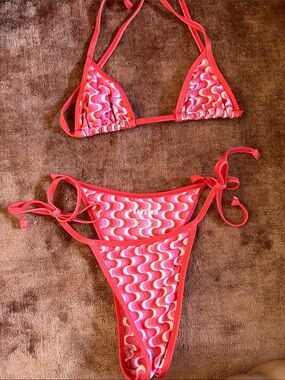 Lahana swim set 

Retro Wave Red Pink Swirl Bikini Set